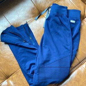 Figs scrub navy blue